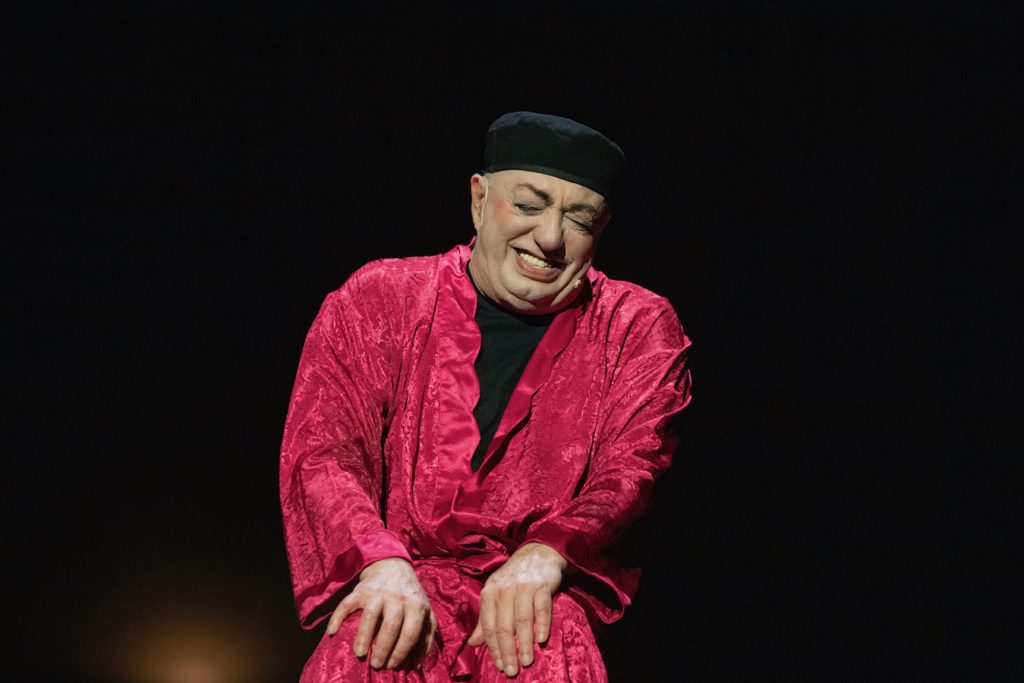 “Non c’è niente da ridere”, il grande ritorno di Peppe Barra al Teatro Augusteo